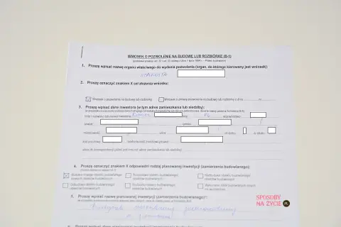 Wniosek o pozwolenie na budowę złożony do Starosty. Dokument zawiera dane inwestora i opis planowanej inwestycji: budynek mieszkalny jednorodzinny.