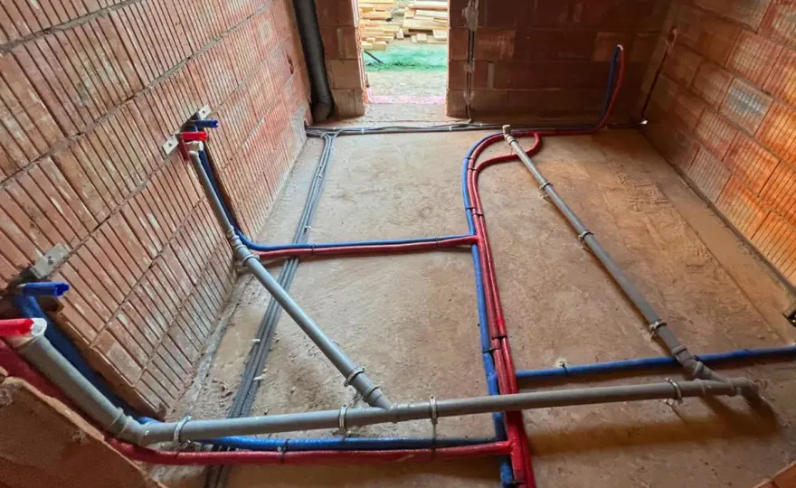 Montaż instalacji wodnej w domu - od planu po koszty